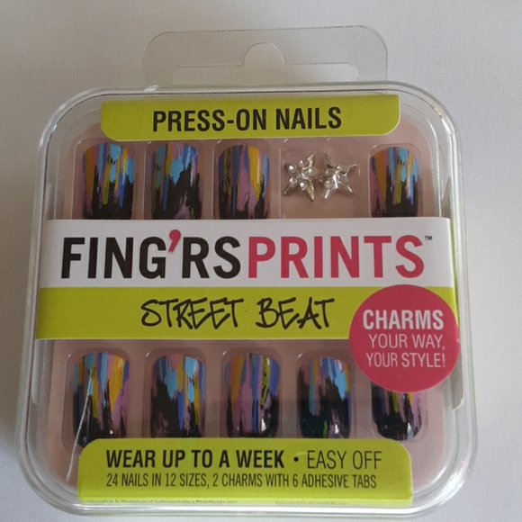 Fing'rs Prints Street Beat "Haute Mess" Metallic Press-On Nails with Charms - Picture 2 of 4